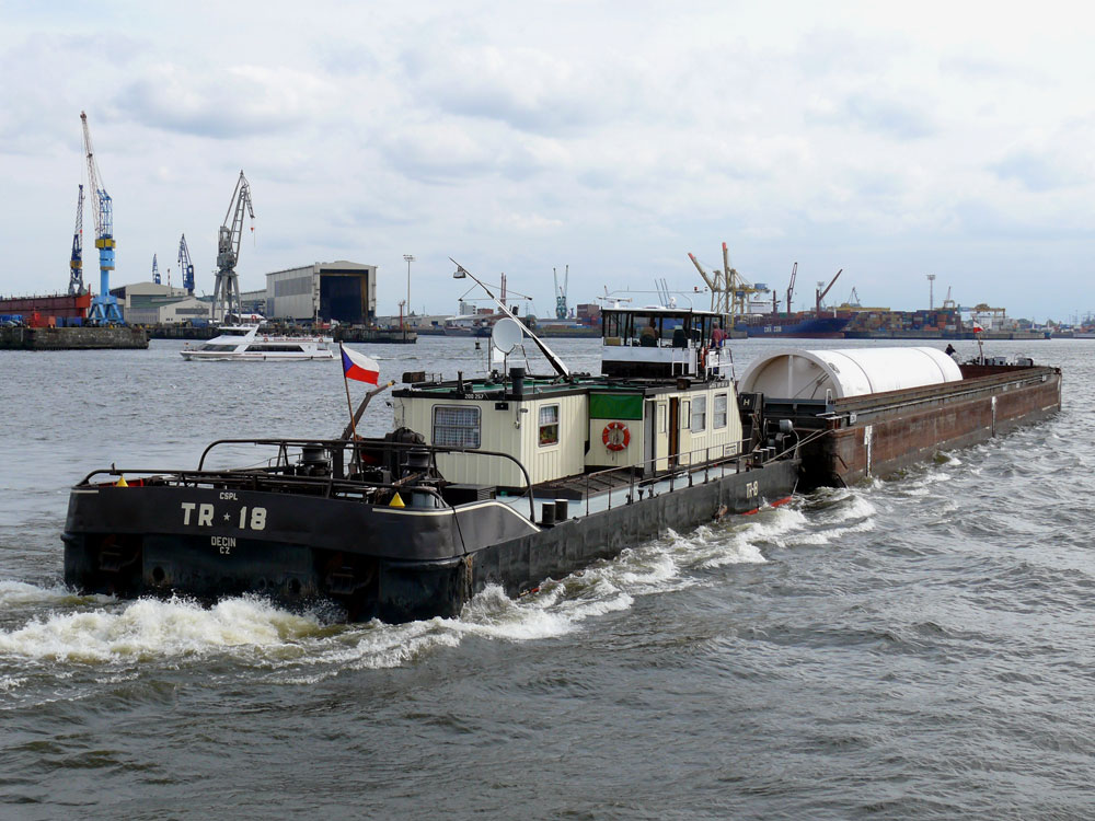 Tschechischer Schubverband mit CSPL Stromschubschiff TR-18, Děčn (Tetschen-Bodenbach) auf der Elbe in Hamburg, 15.09.2009
