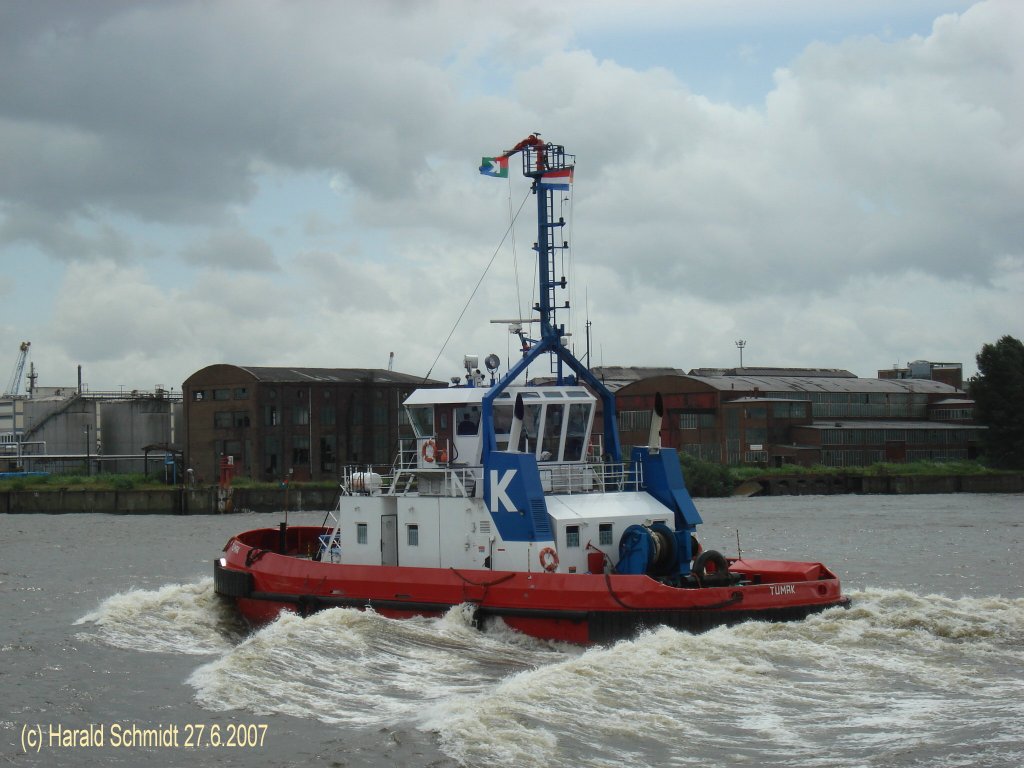 TUMAK (1994) Kotug)  (IMO 8521127) am 27.6.2007, Hamburg, Hhe berseebrcke /
Ex Germania (1987-1994)
Schlepper / BRZ 245 / La 27,58 m, B 9,10 m, Tg. 5,37 m / 2.370 kW, 10,8 kn, Pfahlzug 40,0 t / 1987 bei Cantiere Navale 'Ferrari' S.p.A., La Spezia, Italy
