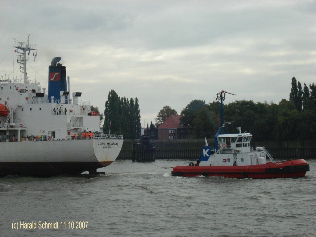 TUMAK   (1994) (Kotug)  (IMO 8521127) am 11.10.2007; Hamburg, Assistensschlepper fr „Coral Mermaid“ /
Ex Germania (1987-1994)
Schlepper / BRZ 245 / La 27,58 m, B 9,10 m, Tg. 5,37 m / 2.370 kW, 10,8 kn, Pfahlzug 40,0 t /
1987 bei Cantiere Navale 'Ferrari' S.p.A., La Spezia, Italy
