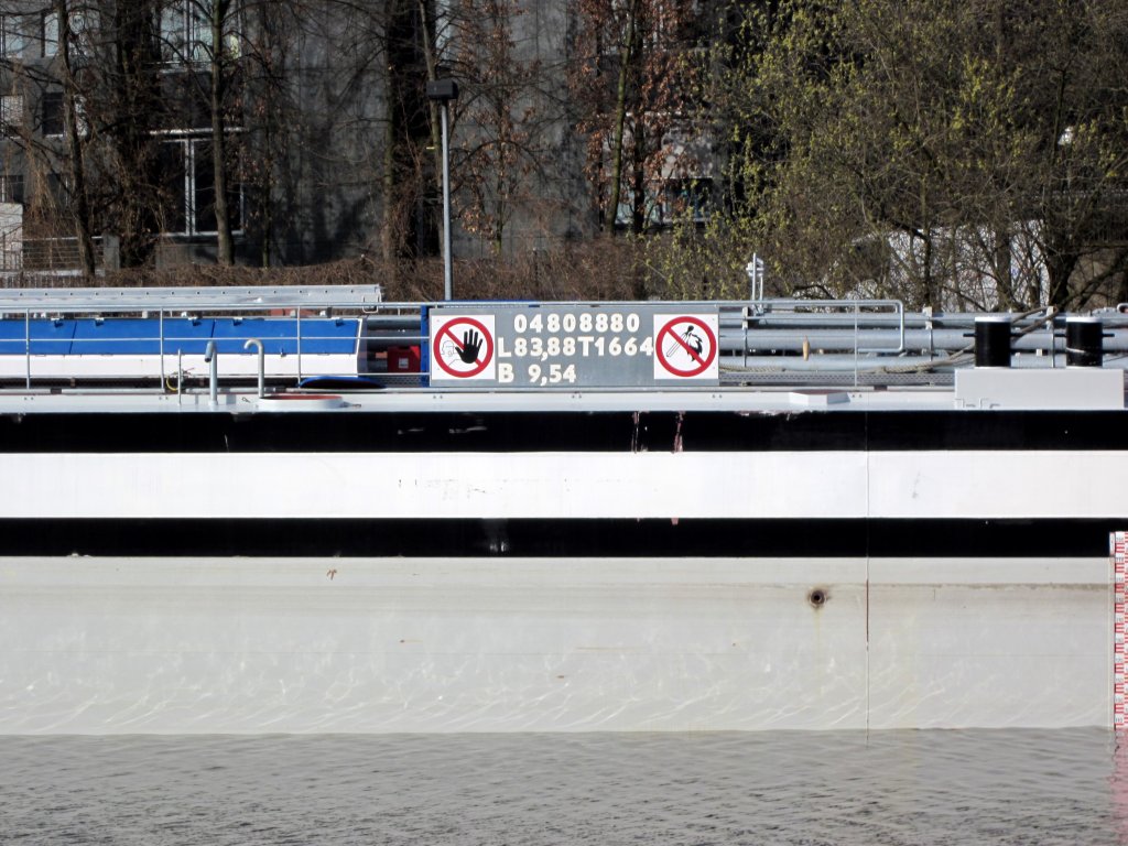  Typenschild  bzw. Registrierungsnummer und Massangaben vom TSL Suanca am 23.03.2011 im Charlottenburger Verbindungskanal.