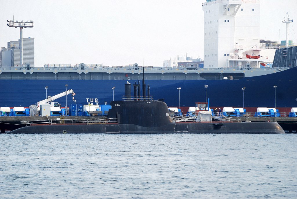 U-Boot NB361 im Hafen von Kiel wie ich bei Google ber dieses Boot nachgeschlagen habe soll es sich um die S-120 Papanikolis(214 Klasse) der Griechischen Marine handeln.Aufgenommen am 18.03.10