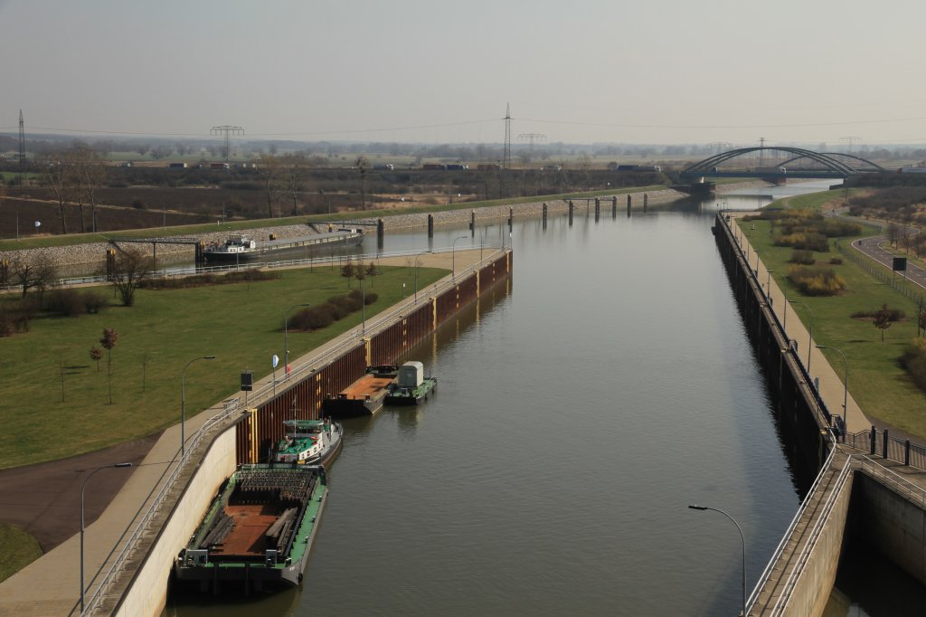 unterer Bereich Richtung Magdeburger Hafen der neuen Schleuse Rothensee am 26.03.12