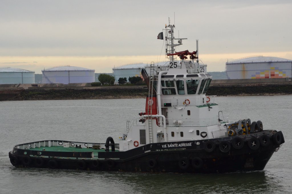 V.B. Sainte Adresse 25, ein Schlepper im Hafen von Le Havre am 29.05.2013