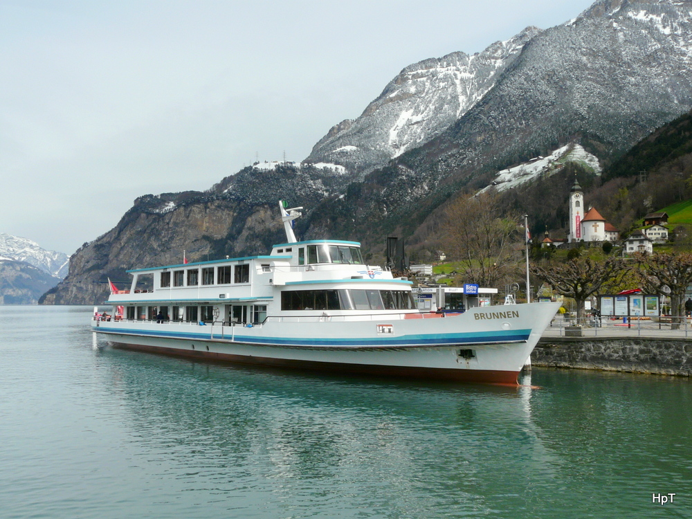 Vierwaldstttersee - MS Flelen bei der Anlegestelle in Flelen am 09.04.2012