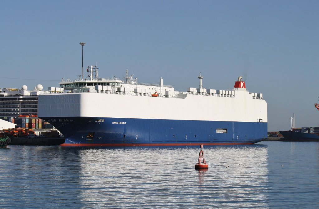 VIKING EMERLAD liegt am 23.12.2012 im Hafen von Muscat.