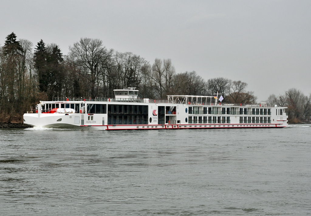 Viking  Odin , Kreuzfahrtschiff auf dem Rhein bei der Insel Nonnenwerth - 07.03.2012