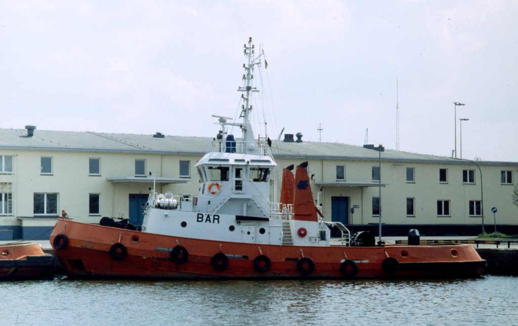 Voith Schneider Schlepper Br am Liegeplatz Bremerhaven (ca 1991)