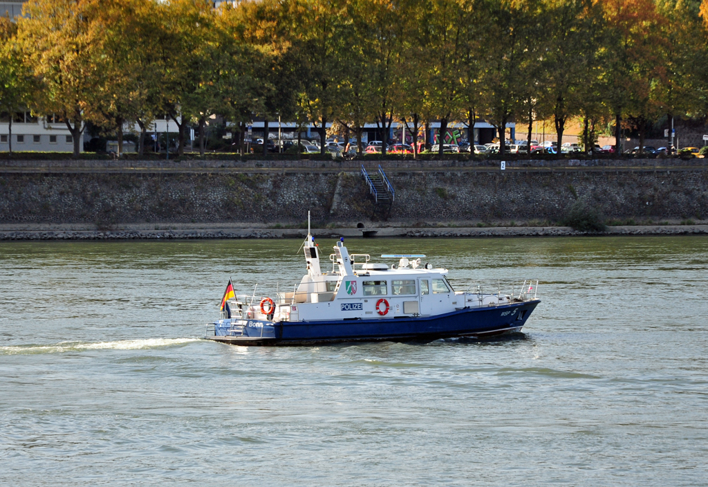 Wasserschutzpolizeiboot  WSP 5  auf dem Rhein in Bonn - 01.10.2012