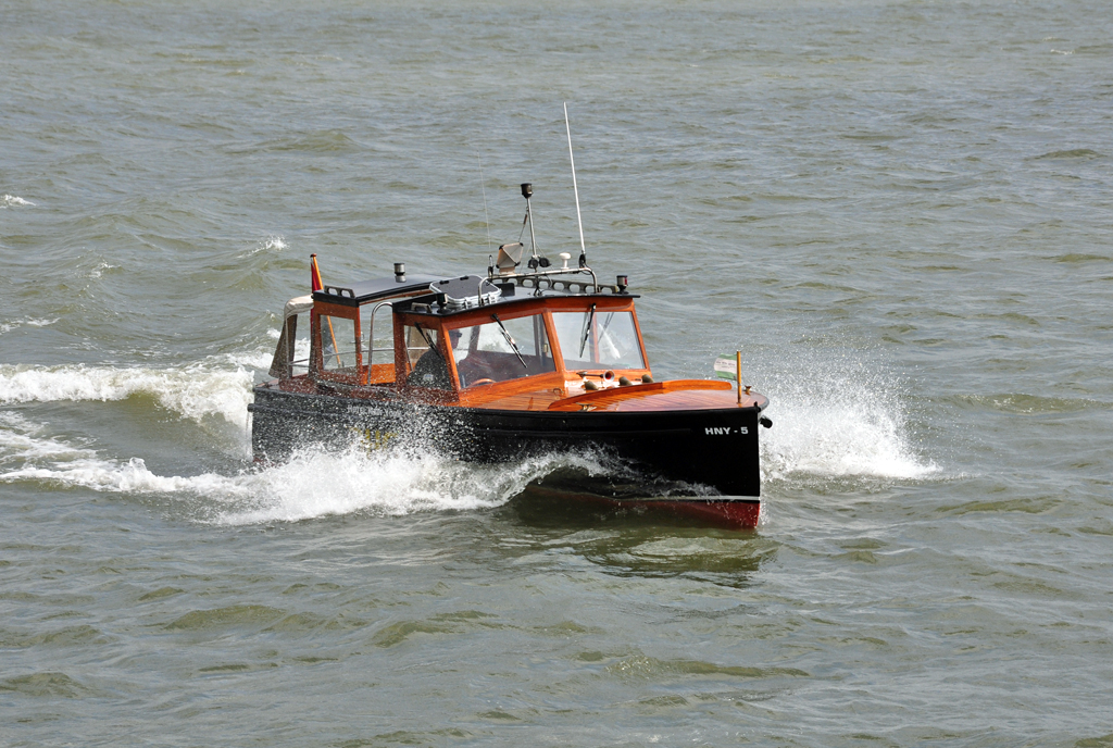 Wassertaxi HNY-5  Hotel New York  auf der Maas im Rotterdamer Hafen - 15.09.2012