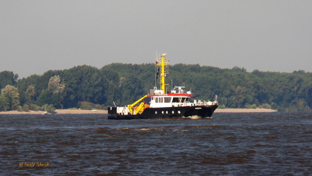 WEDEL am 15.8.2017, Elbe Höhe Wedel / 
Vermessungsschiff / BRZ 92 / Lüa 23,9 m, B 5,85 m, Tg 1,6 m / 2 Diesel, MAN D 2876 LE 403, 662 kW (900 PS), 21 Festpropeller, 12 kn  / Heimathafen: Hamburg / Eigner: WSA-Hamburg / gebaut bei Fassmer Werft, Berne-Motzen  / 
