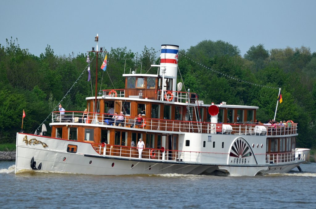 Wieder mal im Nord-Ostsee-Kanal unterwegs die Freya hier bei Fischerhtte am 17.05.13