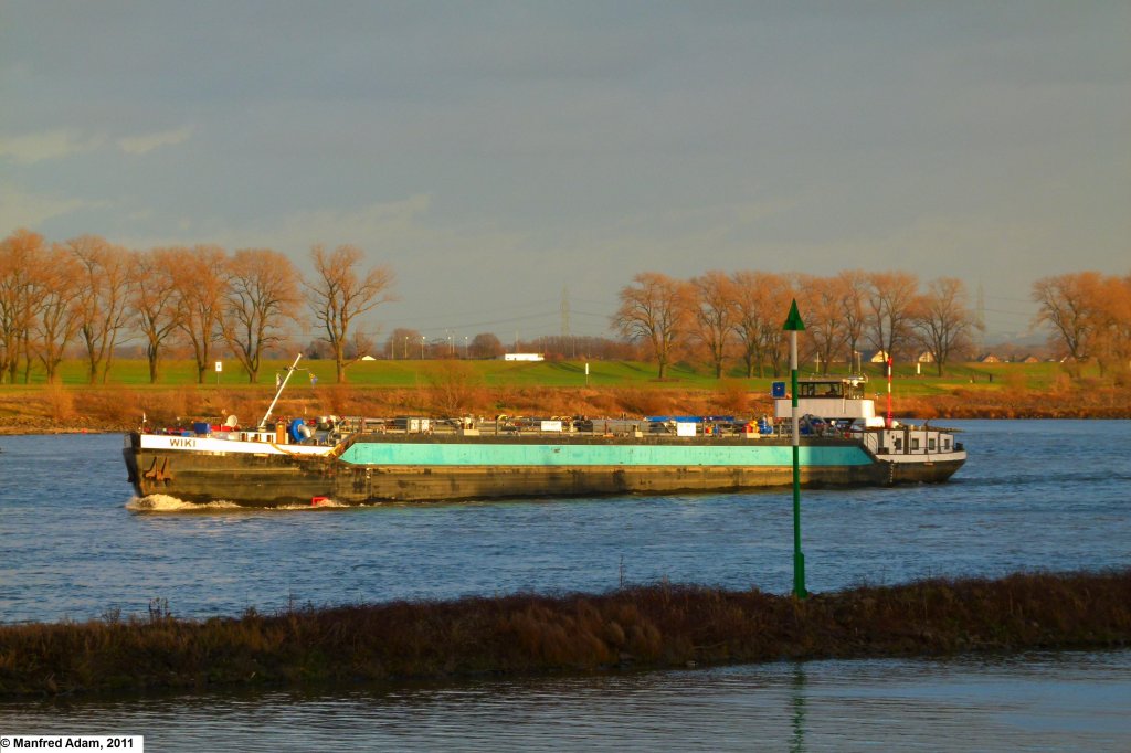 WIKI (ENI 04306530) wurde am 09.12.2011 in Hhe des Hafenmundes Krefeld auf dem Rhein talwrts fahrend gesehen. Lnge: 85,96 m, Breite: 9,50 m, Tiefgang: 2,72 m, Tonnage: 1418 t.