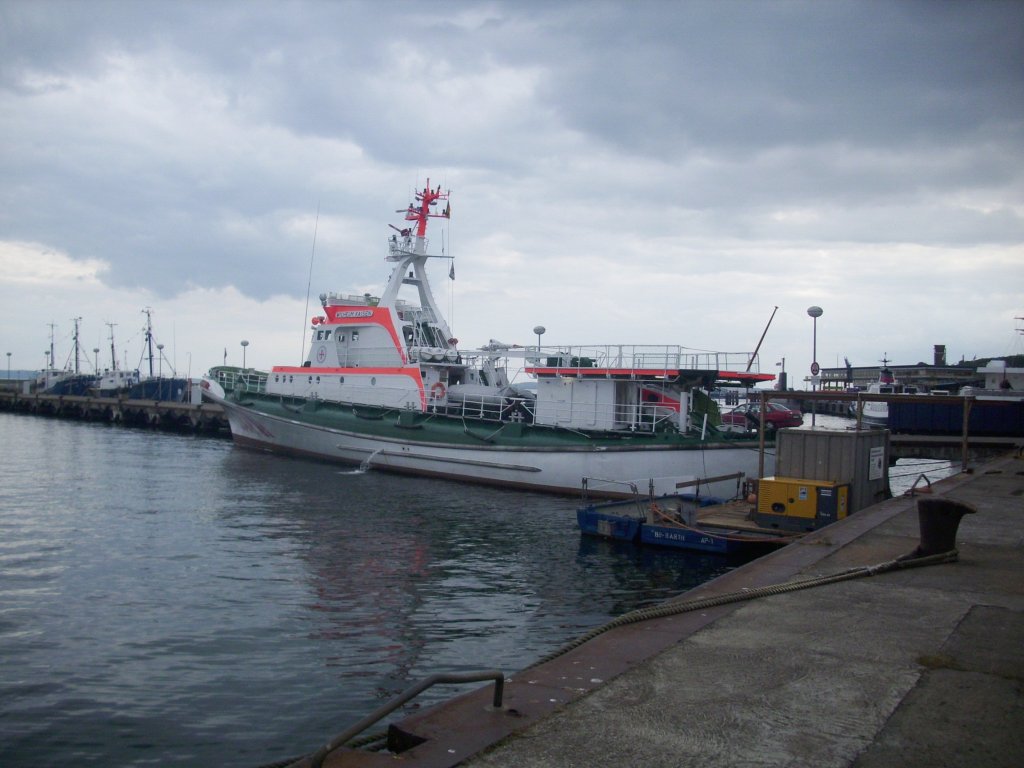 Wilhelm Kaisen (ex DGzRS) am letzten Tag in Sasnitz! Jetzt liegt es in Rostock! (10.03.2012)

