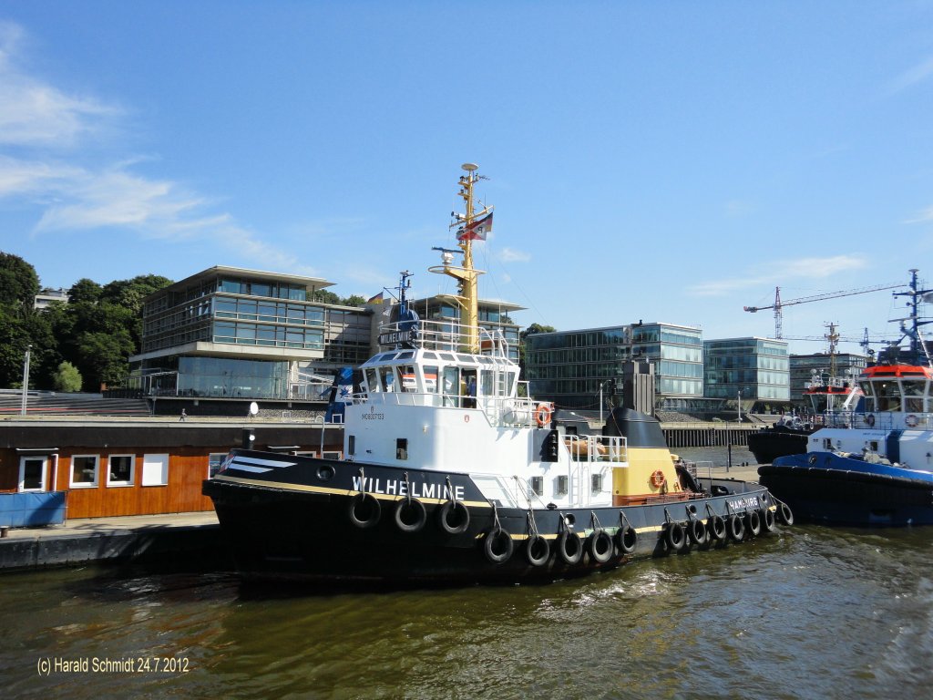 WILHELMINE (4)  (IMO 8007133) am 24.7.2012, Hamburg, Elbe, Schlepperponton Neumhlen / 
GT 189 / La 26,19 m, B 8,84 m, TG 4,4 m / 2 Schottel, 2 Diesel, 4-Takt 6-Zyl. K.H.Deutz SBA6M528, ges. 1280 kW (1740 PS), 11kn, Pfahlzug 27 t / 1980 bei Mtzelfeldtwerft, Cuxhaven / Reederei Petersen & Alpers, Hamburg / Flagge: D, Heimathafen: Hamburg

