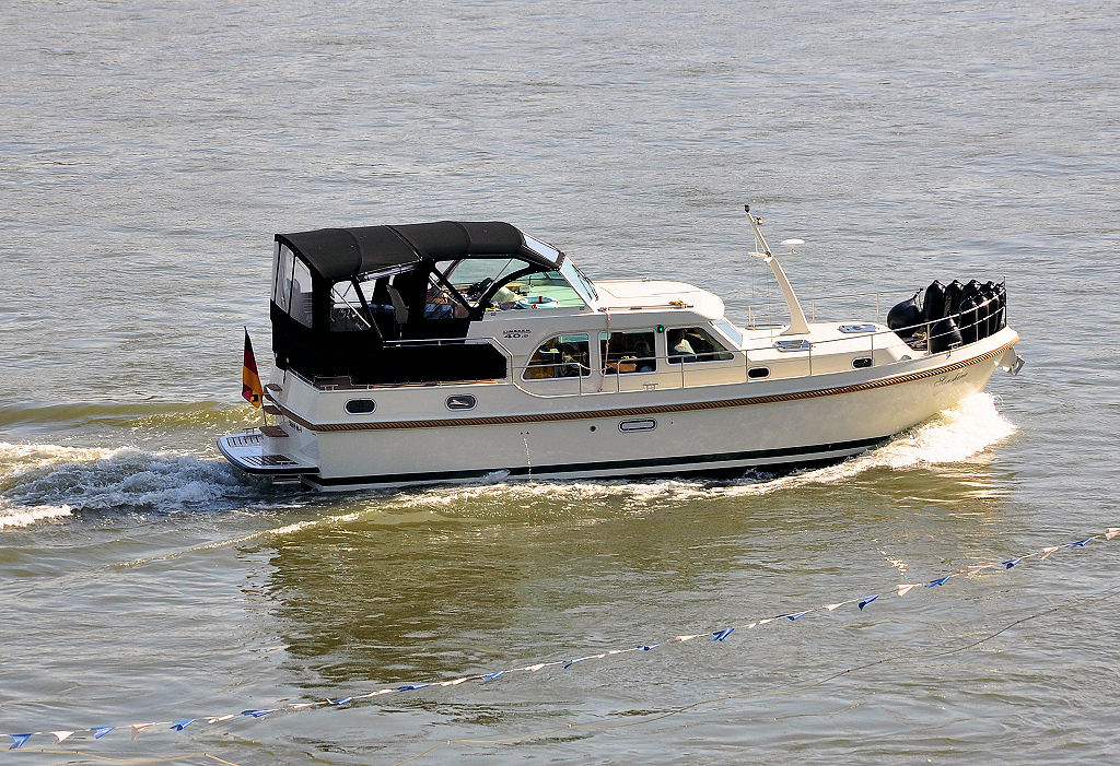 Yacht Linssen 40-0 auf dem Rhein bei Bonn - 18.03.2010