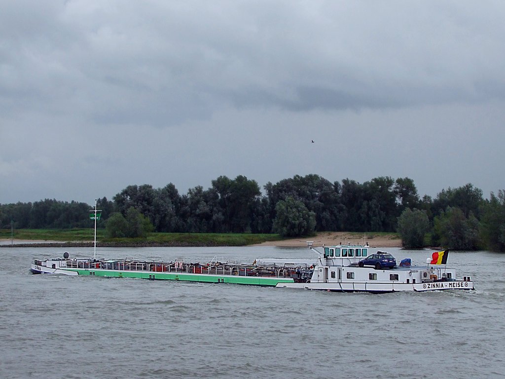 ZINNIA(EURnr06002454;L=80,B=9m;Tonnage1190to;Bj.1973)steuert am Waal Richtung Nijmegen;100829