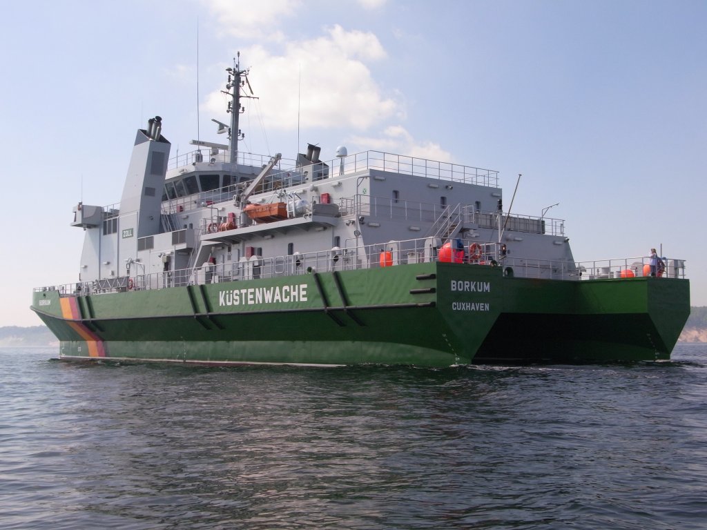 Zollschiff Borkum im Sommer 2010 vor der Insel Rgen