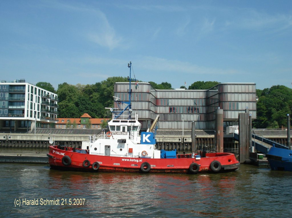 ZP CHALONE (Kotug) (001) (IMO 8103078 ) am 21.5.2007, Hamburg, Schlepperponton Neumhlen /
Assistenzschlepper / BRZ 194 / La 28,5 m, B 10,36 m, Tg 5,06 m / BRZ 194 / 2 GM-Diesel, 2.238 kW, 11,5 kn, Pfahlzug: 45 t / Kotug, Hamburg /  Heimathafen Rotterdam, Flagge: Niederlande / 1982 bei Valley Shipbuilding, Brownsville, Texas, USA /