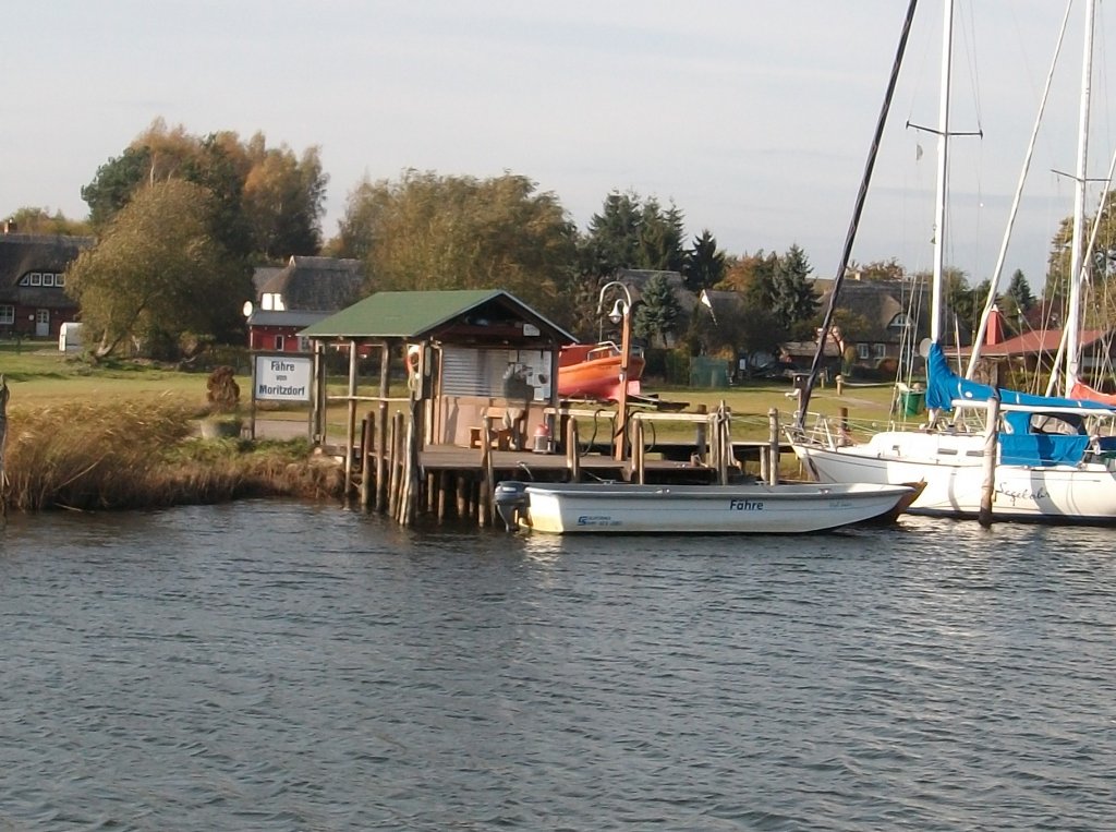 Zu den kleinsten Fhrverbindungen Deutschland`s zhlt die Verbindung zwischen den Baaber Bollwerk und Moritzdorf.Hier lag das Fhrruderboot noch auf der Moritzdorfer Seite.