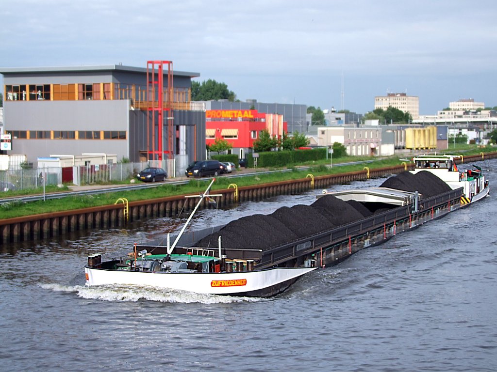 ZUFRIEDENHEIT(MMSI:211458830;Lnge85, Breite9mtr.) ist mit einer Ladung Kohle im Amsterdam-Rijnkanaal bei Utrecht unterwegs;100903