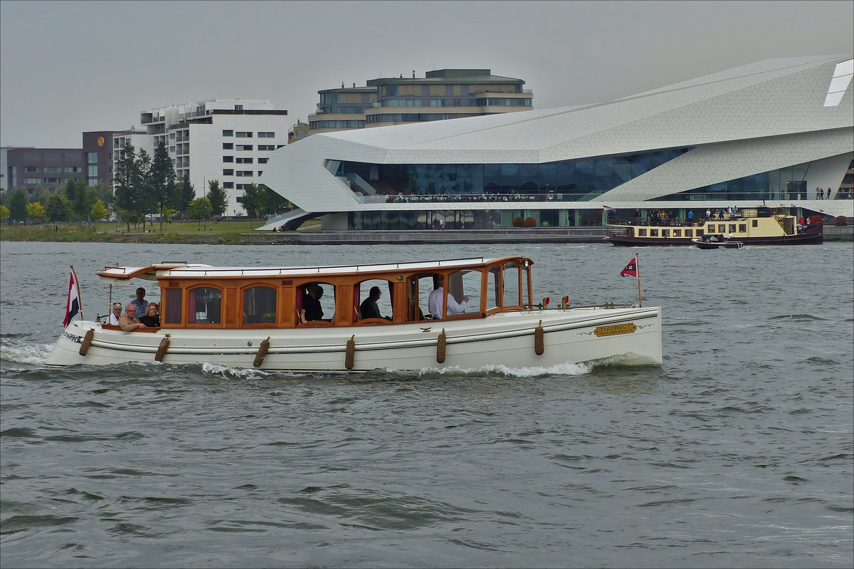 . Ausflugschiff Tourist gebaut 1909 in muiden, gesehen bei einer Rundfahrt auf dem Flu IJ in Amsterdam.  25.09.2016