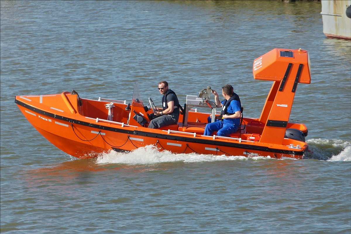 . Beiboot der Fähre Frisia III, aufgenommen bei einer Probefahrt im Hafenbecken von Norddeich.  06.05.2016