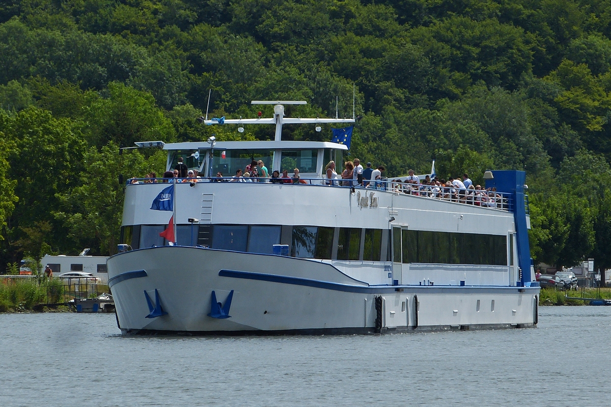 . FGS   Rode Liw  ENI 08023160, ist am 12.05.2015 auf der Mosel nahe Stadtbredimus unterwegs.