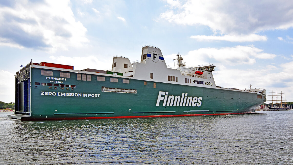  FINNECO I (IMO 856830, Finnlines) am 18.06.2022. Erstanlauf in Lübeck-Travemünde