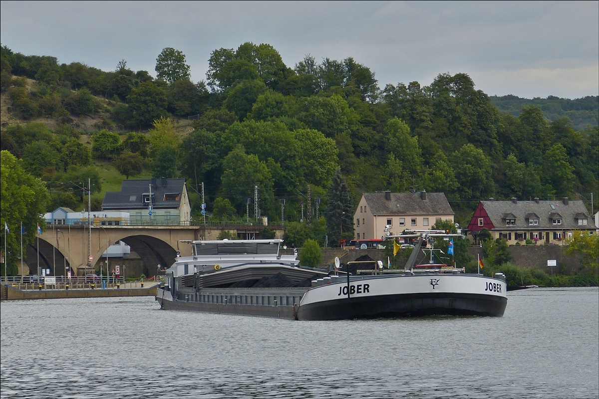 . Frachtschiff  JOBER , Flagge Belgien, Bj 2009, L 110m; B 11,45 m; T 3293 auf der Mosel nahe Oberbillig am 30.08.2014. 