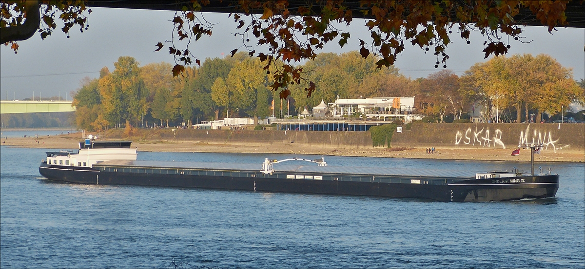 . GMS ONDERNEMING IV  02335203, Bj 2013, L 135 m; B 11,45 m; Kapazität 4140 t; Heimathafen  Tholen – NL, gesehen auf dem Rhein in Köln am 31.10.2015.              