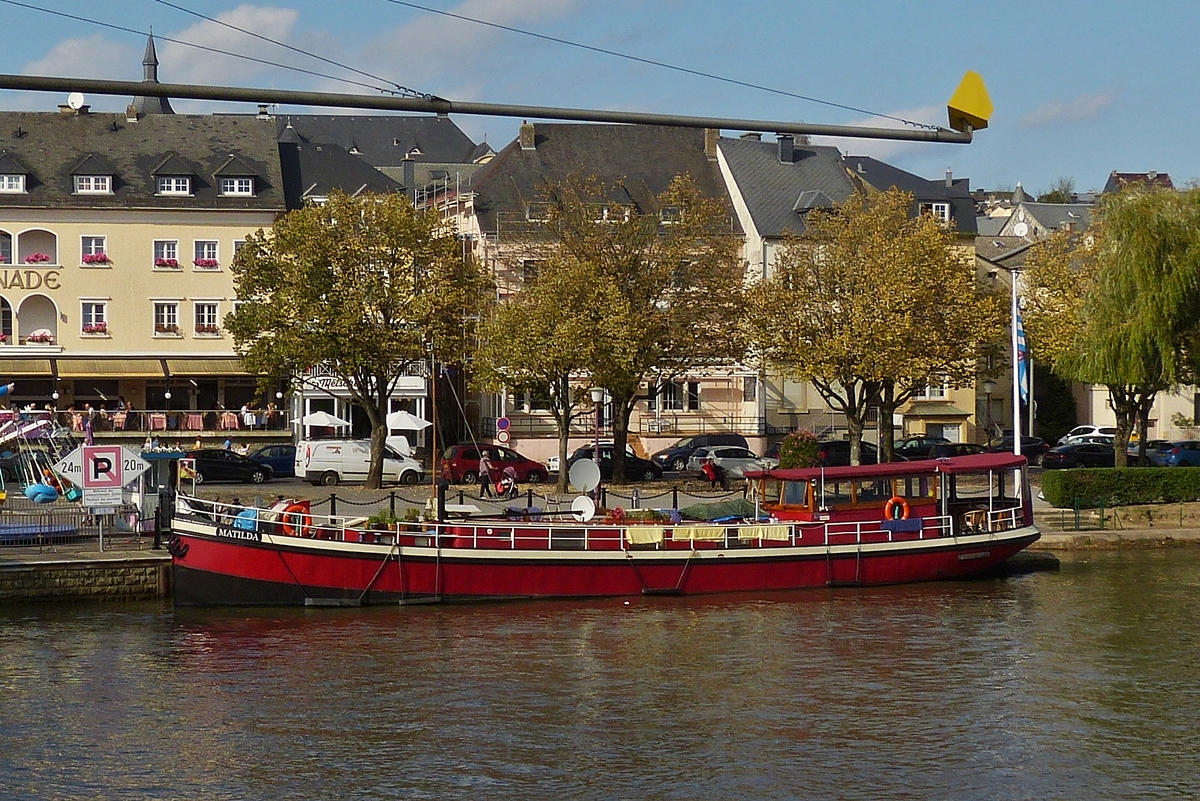 . Hausboot  Matilde  hat am 19.10.2014 am Kai in Remich festgemacht.