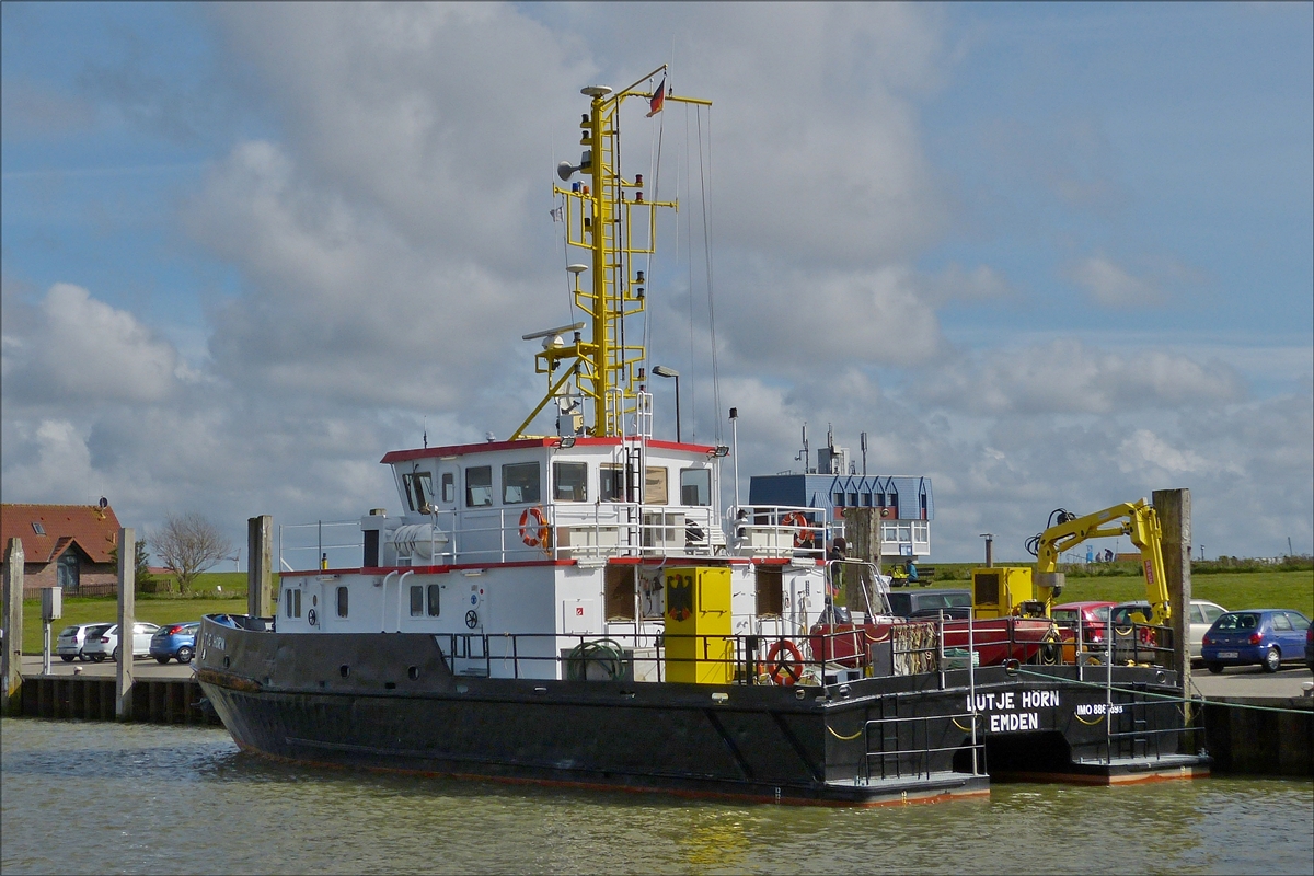 . Katamaran Seezeichenschiff LÜTJE HÖRN; IMO-Nr 8862698; Heimathafen Emden; Bj 1992; gebaut unter der Nr 169 von der Aluminium-Schiffswerft in Lübeck; L 13,33m; B 9 m; Maschinenleistung 1300kW(1768 PS); aufgenommen im Hafen von Norddeich am 30.04.2016.  