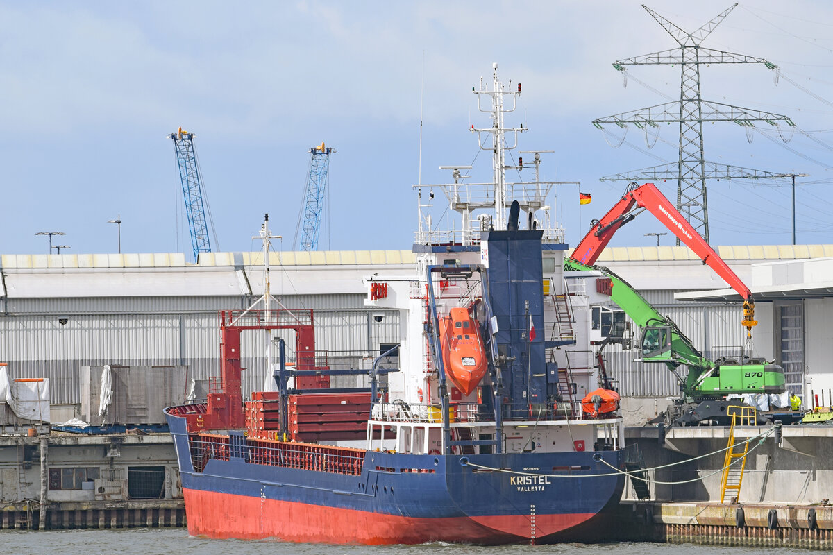  KRISTEL (IMO 9191747) am 09.04.2022 beim Lehmannkai 2 in Lübeck 