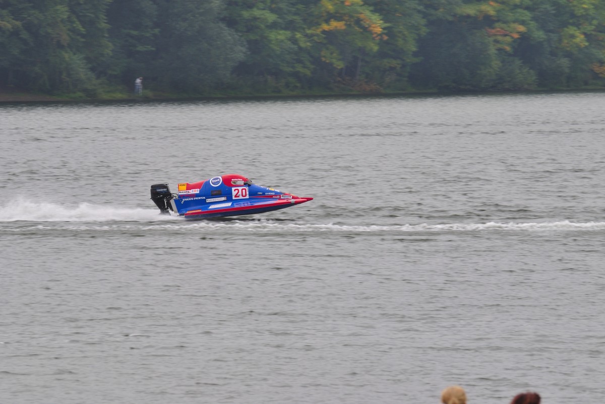  Markus Hess, aus Wiesbaden, FS Powerboat Team  beim ADAC Motorbootrennen in Dren am 05.Oktober 2013 