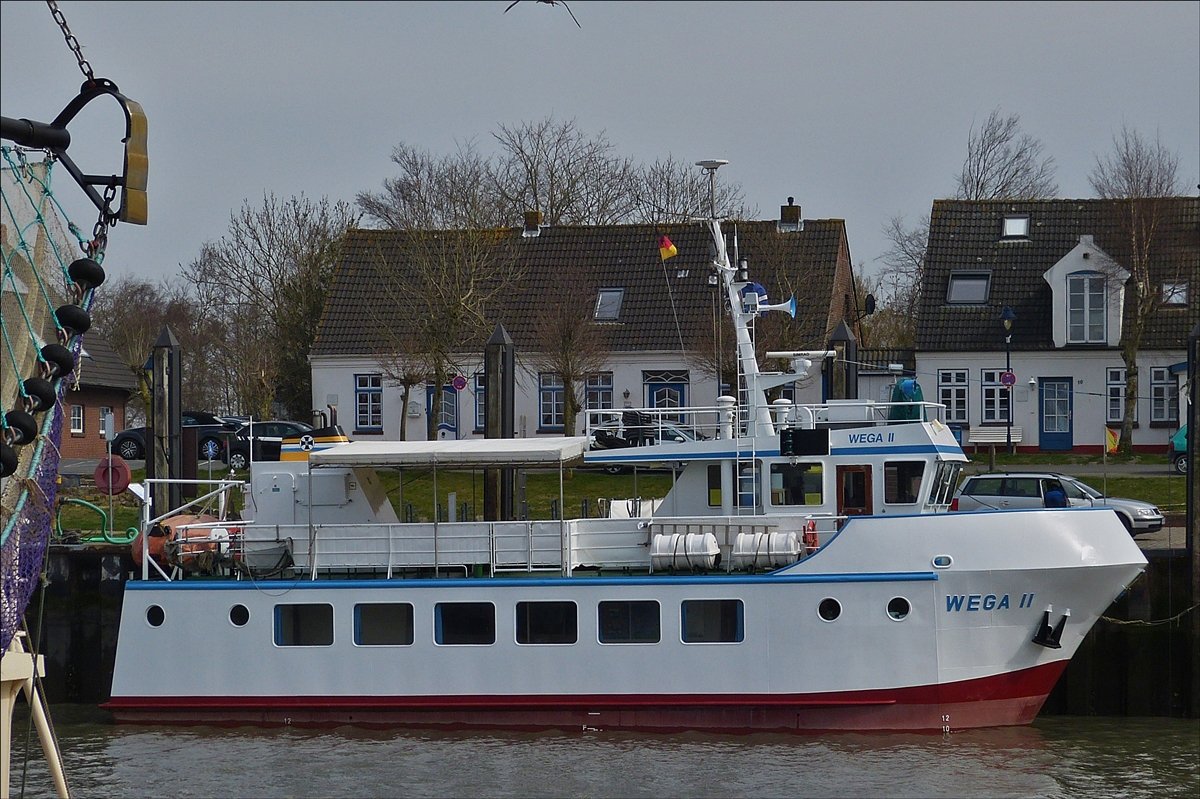 . Mit dem Ausflugschiff „WEGA II“ werden ab dem Hafen Fedderwadersiel auch in diesem Jahr wieder Fahrten zu den nahen Vogelinseln und den Seehundbänken angeboten. Hier liegt das Schiff im Hafen von Fedderwadersiel.  12.04.2018  (Hans)