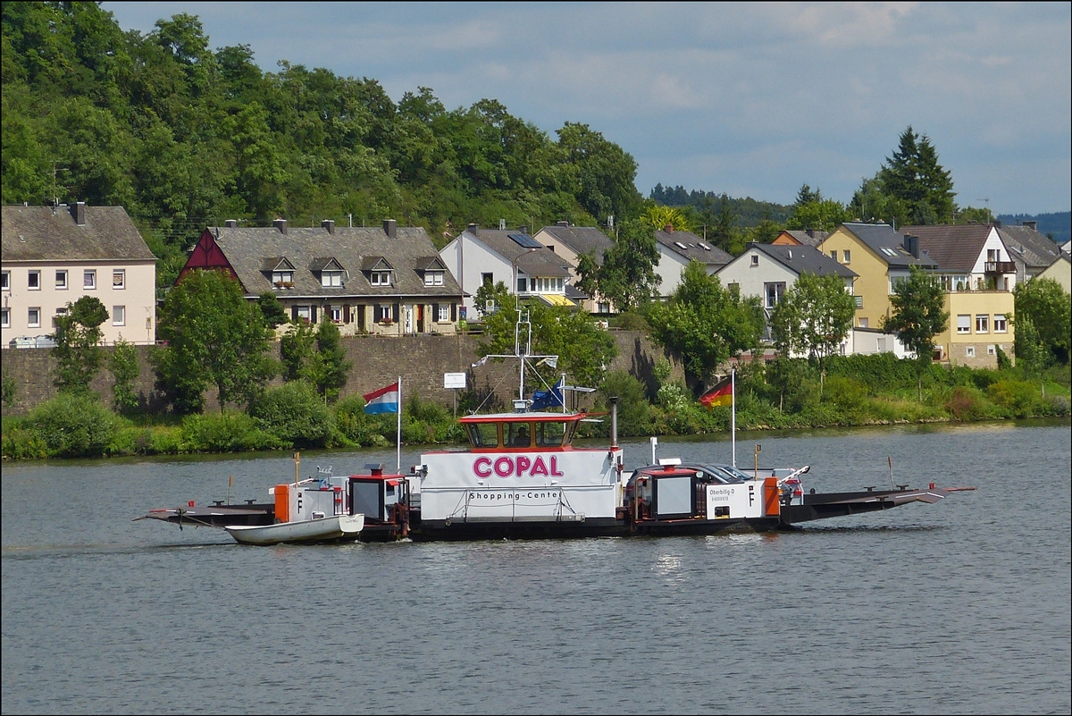 . Mosel Fähre Santa Marie in der Mitte der Mosel zwischen Wasserbillig und Oberbillig.  15.07.2014