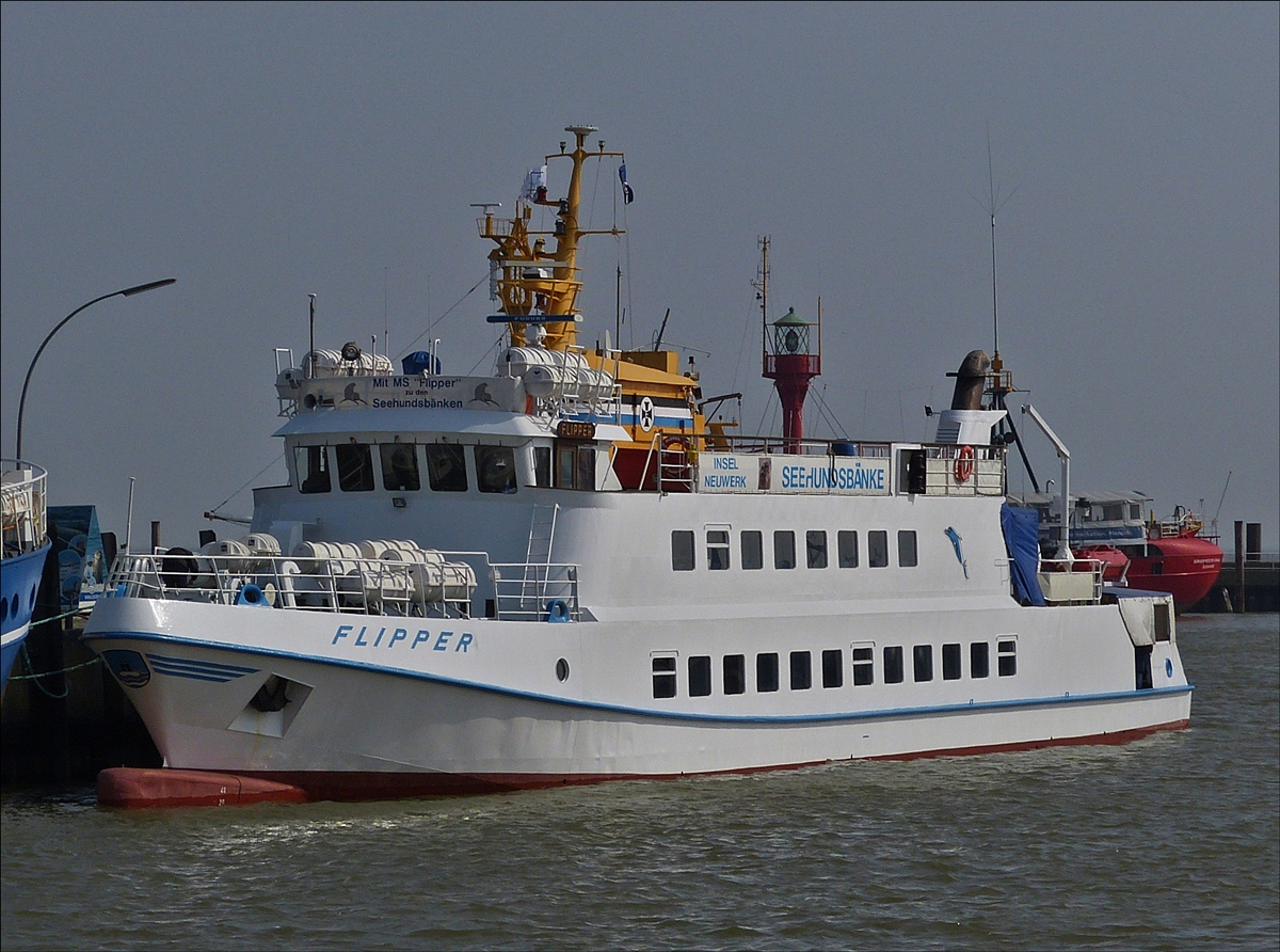 . MS Flipper liegt im Hafen von Cuxhaven bereit für Hafenrundfahrten mit fahrt zu den Seehundebänken nahe der Insel Neuwerk bereit. 12.04.2018