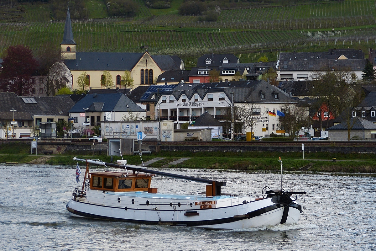 . MS MELUSINA II, Flagge Luxemburg, unterwegs auf der Mosel nahe Machtum, aufgenommen am 17.04.2016.