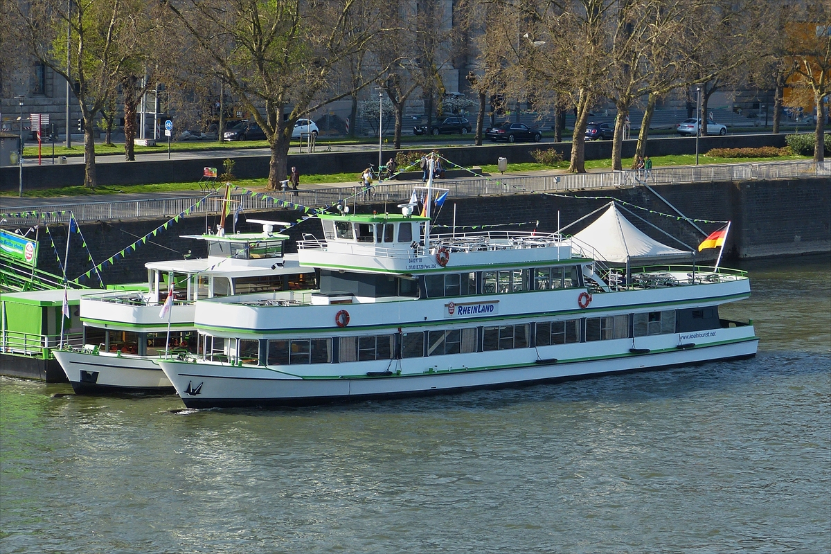 . MS Rheinland; ENI 04027770; Bj 1981; L 37 m; B 7,20 M; bittet 250 Passagieren Platz an Bord, gesehen auf dem Rhein in Köln. 11.04.2016