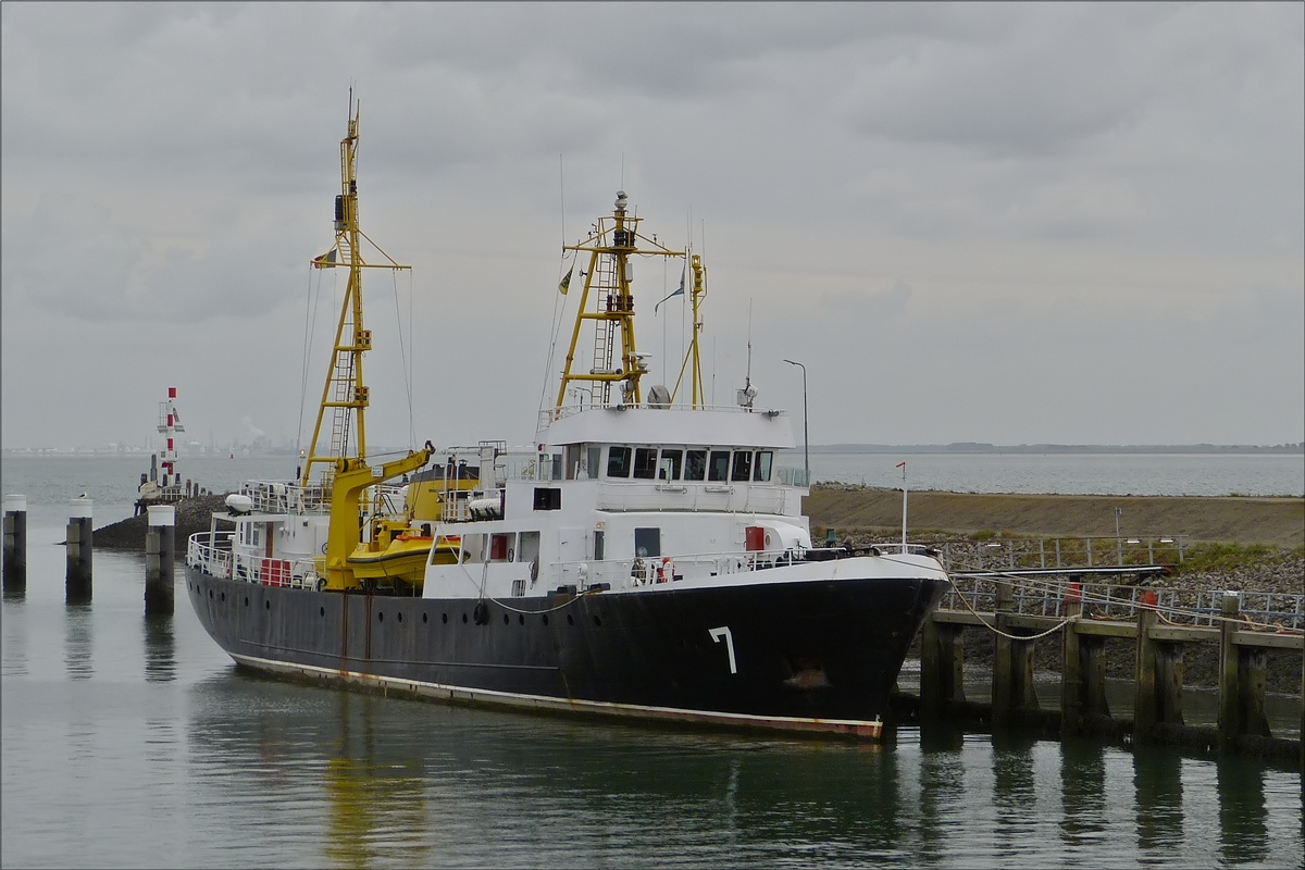 . Namenloses Schiff aufgenommen im Hafengebiet von Vlissingen.  29.09.2016