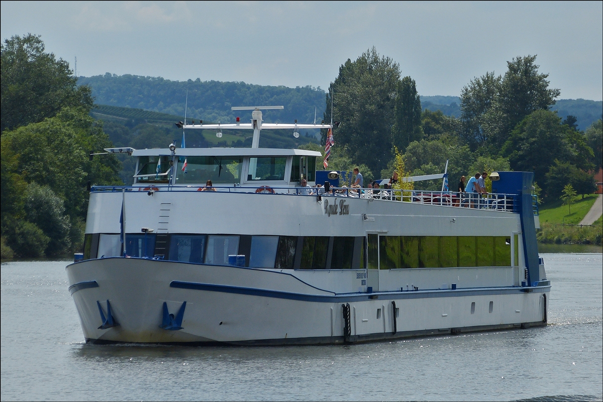 . Personenschiff  “Rode Léiw” ; ENI 08023160 ; L 60 m ; B 9,60 m ; Kapzität bis 400 Pers., Volvo Motor mit 544 Kw ; kurz vor Wasserbillig am 15.07.2014.