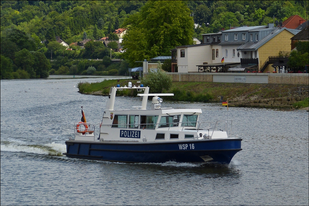 . Polizeiboot  WSP 16 ; aufgenommen während einer Kontrolfahrt auf der Mosel bei Oberbillig am 15.07.2014. In Dienststellung 16.07.2013. Gebaut von der Neckar-Bootsbau Ebert GmbH in Neckarsteinbach ; L 15,70 m ; B 3,75 m. Heimathafen Trier.