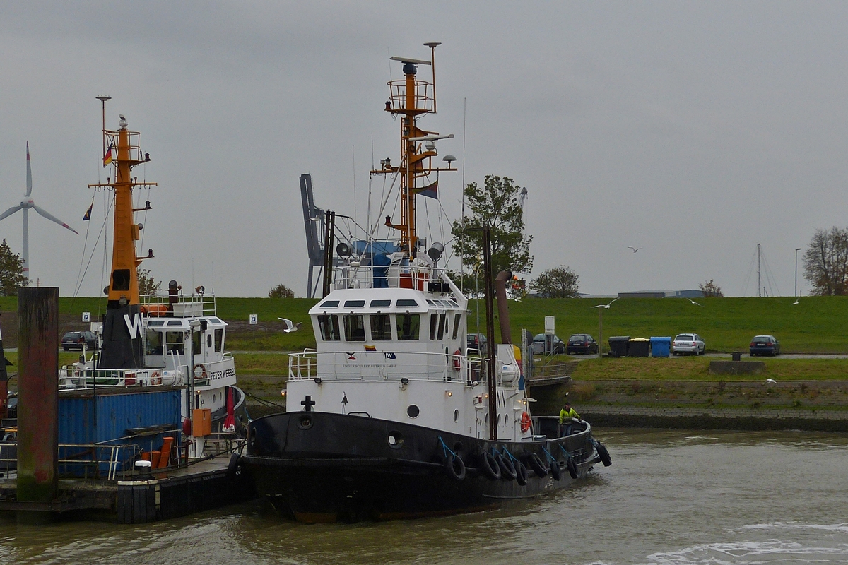 . Schlepperschiff FINN  Bj 1978, IMO-Nr.  7619290, gebaut von der Jadewerft;  L 28,60 m; B 8,40 m; Tg 4,80 m; Geschw. 12 Kn. Heimathafen Emden, Flagge Deutschland;  08.10.2014