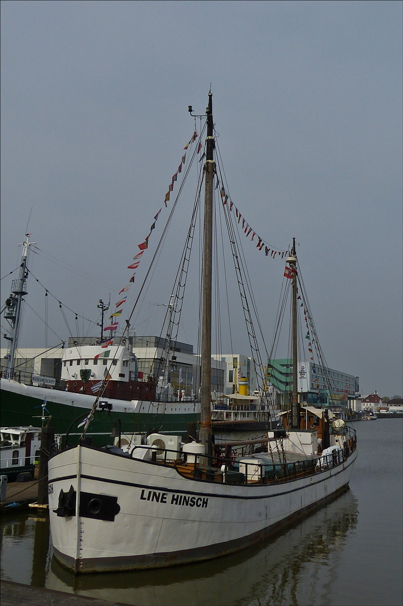 . Segelschiff „Line Hinsch“ aufgenommen am 10.04.2018 im Fischereihafen von Bremerhaven. Schiffsdaten:  Bj 1928 ; Bauwerft Gebr. van Diepen in Waterhuizen, Baunr 655; L 29 m; B 5,66 m; war bis vor kurzem als Restaurant Schiff im Einsatz.   (Hans)