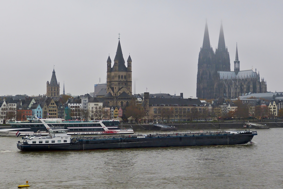 . TMS  MA-BAKER ; gebaut 2008 von der Tinnemans Schiffswerft in Maasbracht;  Euronr. 02329240; L 109,90 m;  B 11,45 m; Tiefg. 3,50 m; T 3040; Flagge  NL, gesehen auf dem Rhein in Köln am 20.11.2014.   