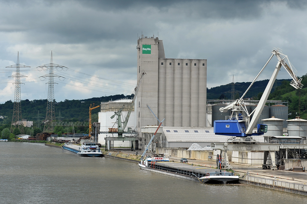 04.06.2017 Hafen Plochingen, im Vordergrund die  VÄTH ,Nummer konnte ich keine erkennen - im Hintergrund die  Annabell  04804370 