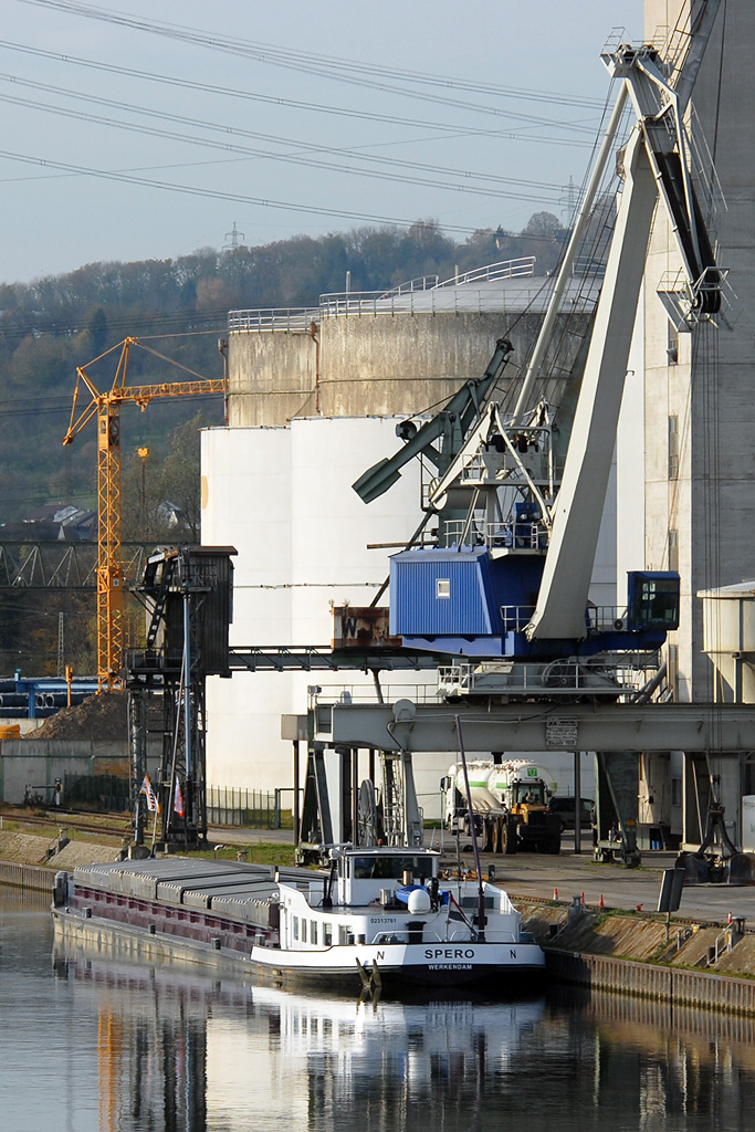 04.11.2017 Die SPERO (02313761) Im Hafen von Plochingen