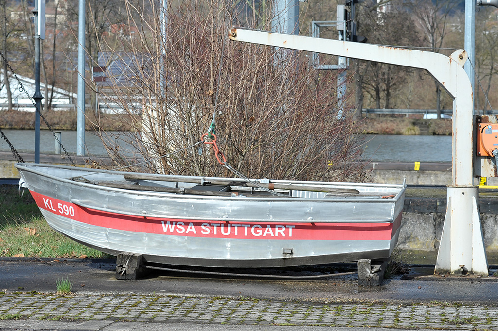 07.03.2017 Ein Boot des Wasser- und Schifffahrtsamt Stuttgart an der Schleuse Deizisau