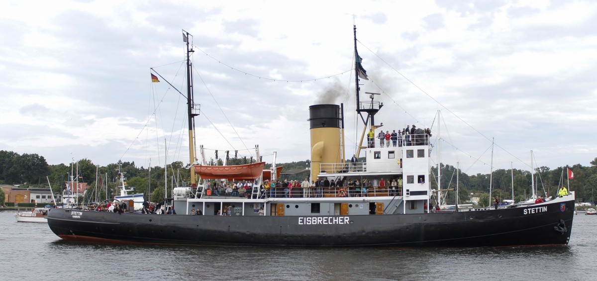 09.08.14 / der Dampf-Eisbrecher Stettin kurz vor dem Anlegen im Rostocker Stadthafen