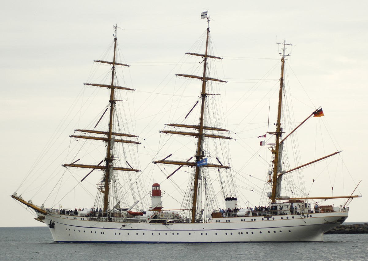 09.08.14 / das Segelschulschiff Gorch Fock beim Auslaufen aus Warnemünde